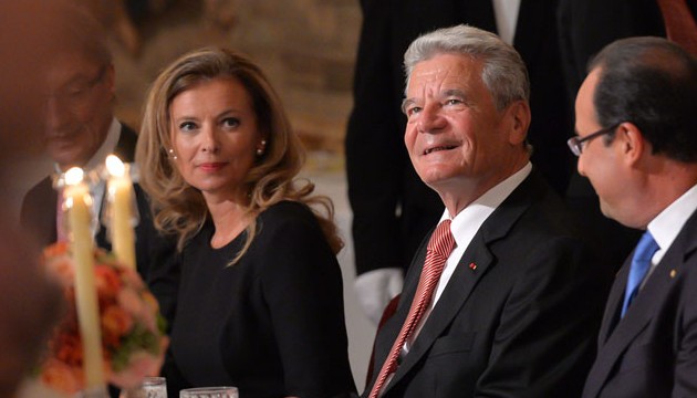 Hollande et Trierweiler dans "Paris-Match" : les 4 transformations de la première dame